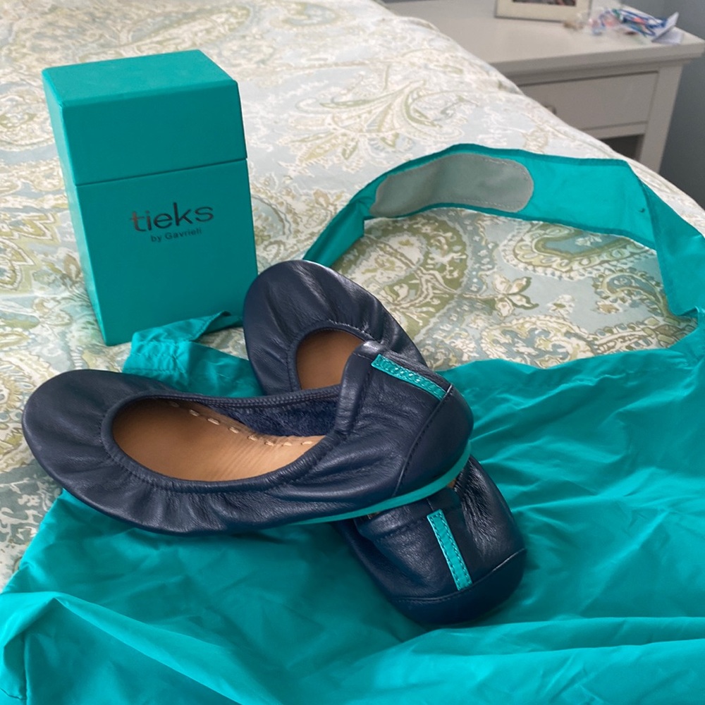 Tieks Ballet Flats in California Navy, Size 8